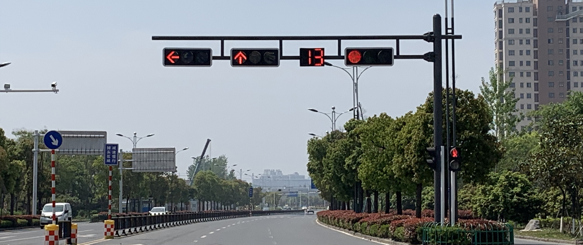 交通信號(hào)燈桿，道路交通信號(hào)桿